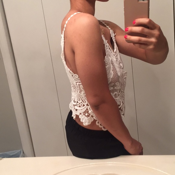 LAST ONE! Lace V Neckline Crop Cami Top - Picture 7 of 7